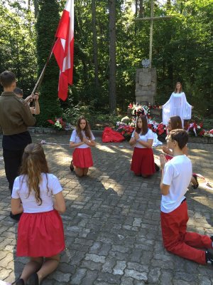 inscenizacja historii Polski w wykonaniu młodzieży