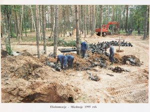 Ekshumacje w Miednoje w 1995 roku