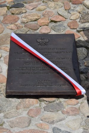 Tablica upamiętniająca śp. Wojciecha Ziembińskiego przy Pomniku Poległym i Pomordowanym na Wschodzie