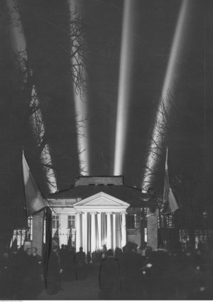 Iluminacja świetlna Belwederu z okazji Święta Niepodległości 1937 r.