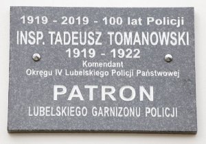 Tablica pamiątkowa umieszczona na budynku Komendy Wojewódzkiej Policji w Lublinie