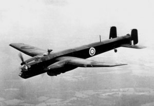 Bombowiec Armstrong Whitworth &quot;Whitley&quot; na fotografii wykonanej około 1940 roku