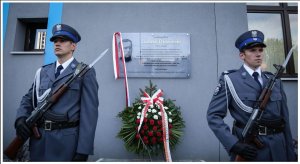 KWP w Krakowie - uroczystość odsłonięcia tablicy Ludwika Drożańskiego