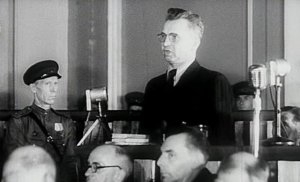 Gen. Leopold Okulicki podczas procesu w 1945 roku