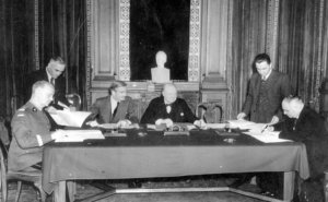 Podpisanie układu, Londyn, 30 lipca 1941. Od lewej: Władysław Sikorski, Anthony Eden, Winston Churchill i Iwan Majski