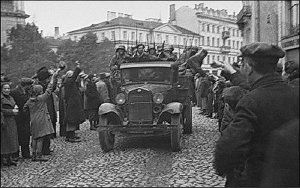 Powitanie żołnierzy Armii Czerwonej wkraczającej do Wila we wrześniu 1939 roku
