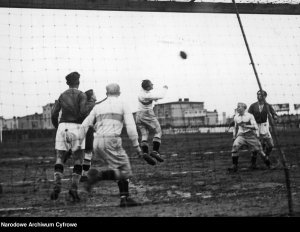 Piłka nożna była jedną z najbardziej popularnych dyscyplin sportowych w II RP
