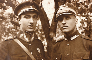 Komisarz Marian Kozielewski z bratem Józefem. Nowogródek – zdjęcie z 1924 r.