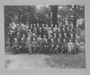 Mp_Fot_595 Fotografia grupowa PP piąty od lewej gen.insp. Marian Borzęcki 1925_1926  a