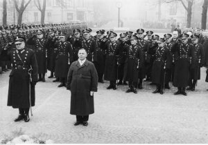 Pododdział funkcjonariuszy Policji Województwa Ślaskiego podczas uroczystej zbiórki