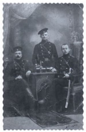Antoni Suchan - pierwszy z prawej - podczas służby w armii carskiej