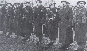 Uczestnicy bitwy o Narvik przed dekoracją Krzyżem Orderu Virtuti Militari. Szkocja 10.12.1940
