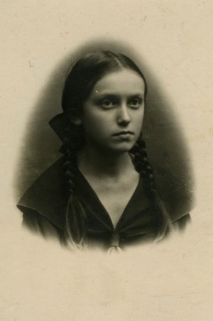 Emilia Izdebska - lata szkolne
