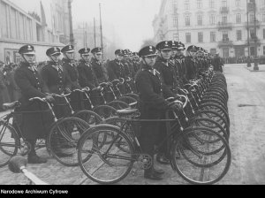 Pododdział Policji Państwowej z rowerami