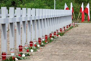 krzyże na cmentarzu w Pomiechówku