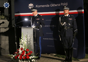 uroczystości pod gmachem komendy głównej policji