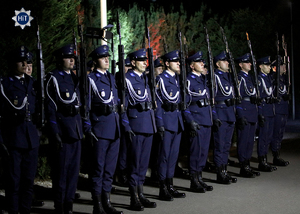 uroczystości pod gmachem Komendy Głównej Policji