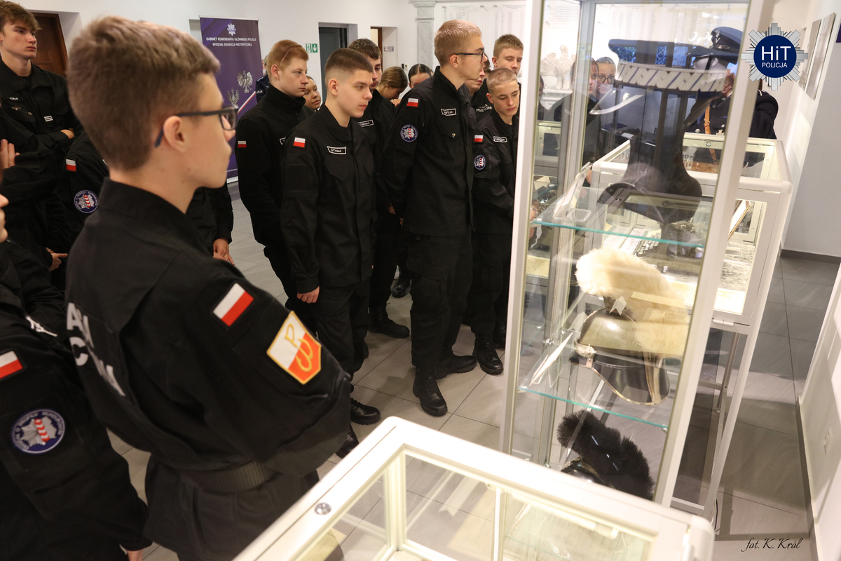 Lekcja historii na żywo dla uczniów klasy mundurowej z Komornicy